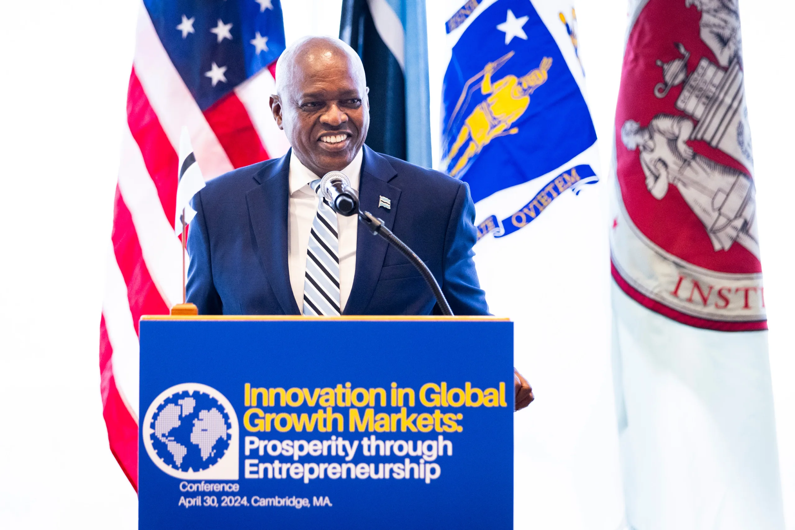 Le Président Mogweetsi Masisi du Botswana visite le Centre Legatum du MIT |  Actualités du MIT