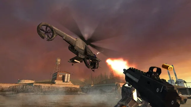 Une capture d'écran de Gordon tirant sur un hélicoptère avec un SMG dans Half-Life 2.