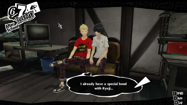 Ryuji et Joker s'assoient ensemble comme le pense Joker "J'ai déjà un lien particulier avec Ryuji..."