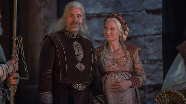 Viserys et Aemma enceinte sont vues dans des moments plus heureux.